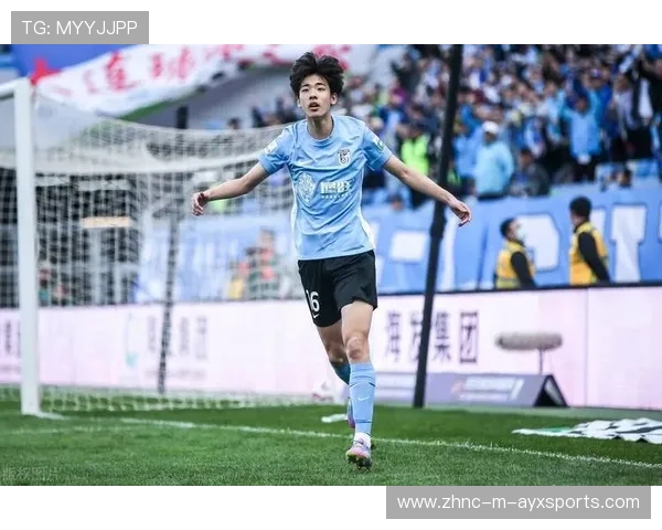 大连英博王禹前场抢断反击：速度与信任在草地与商场的双线奔袭